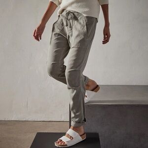 James Perse Soft Drape Pant – Concrete Pigment – Size 0